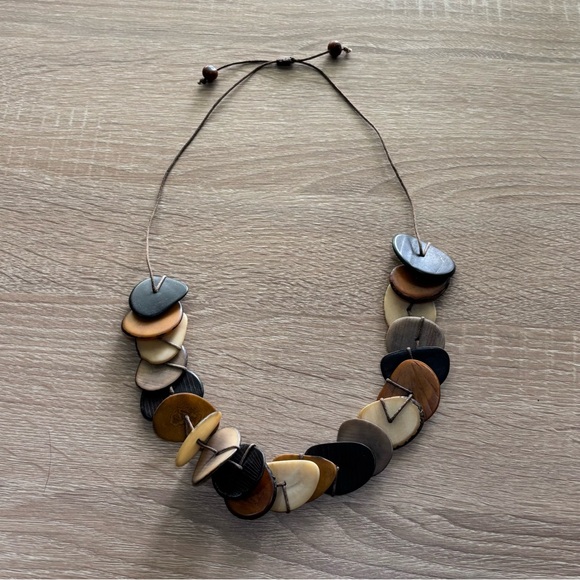 Sundance Mother of Pearl Shell Necklace - Picture 1 of 6